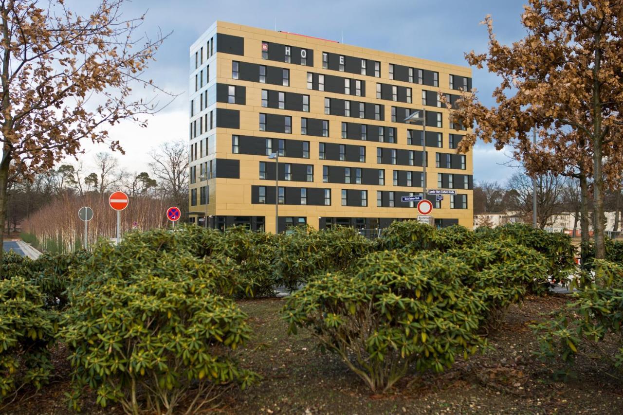 Meininger Hotel Frankfurt Main / Airport Frankfurt am Main Exterior photo